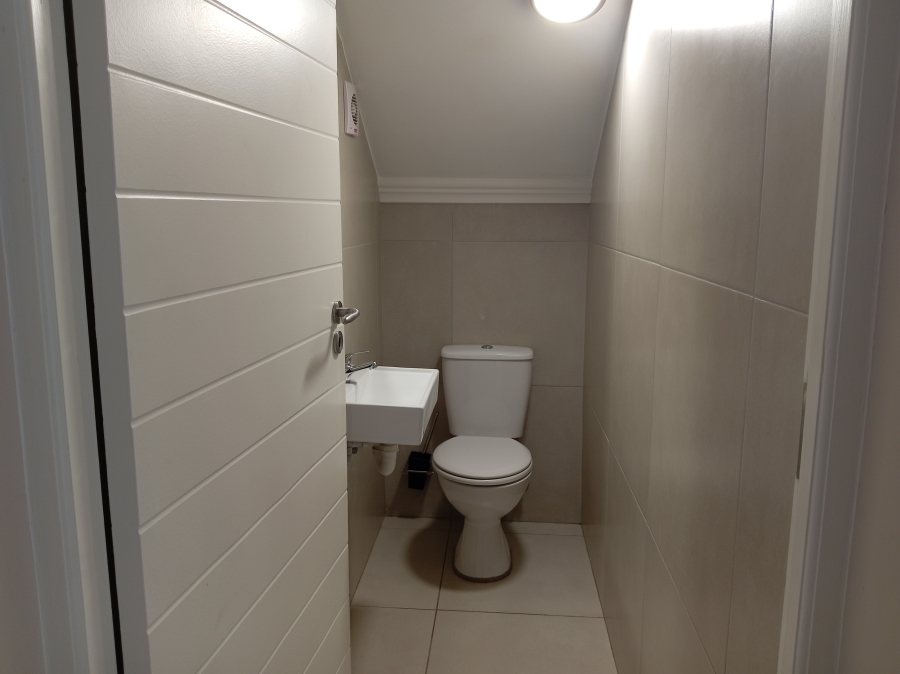 To Let 3 Bedroom Property for Rent in Kraaibosch Park Western Cape